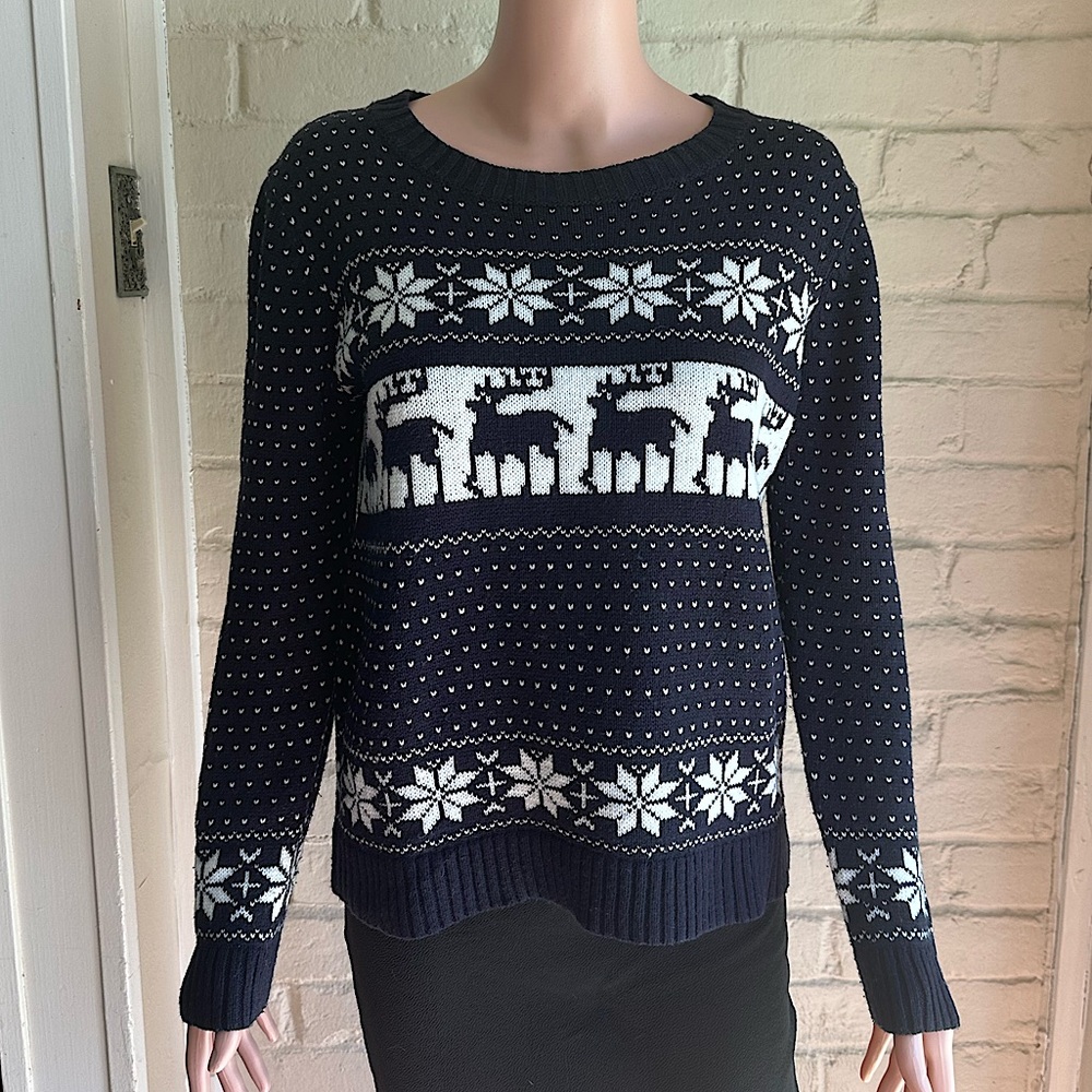 Pol size medium navy blue and white reindeer snowflake holiday christmas sweater